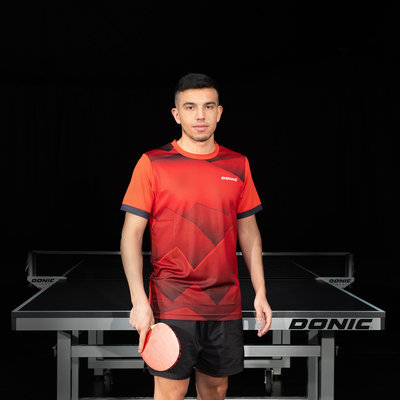 Футболка Donic Nova красная на игроке