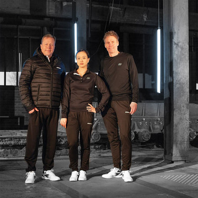 Футболка Donic Black Series с длинными рукавами на спортсменах